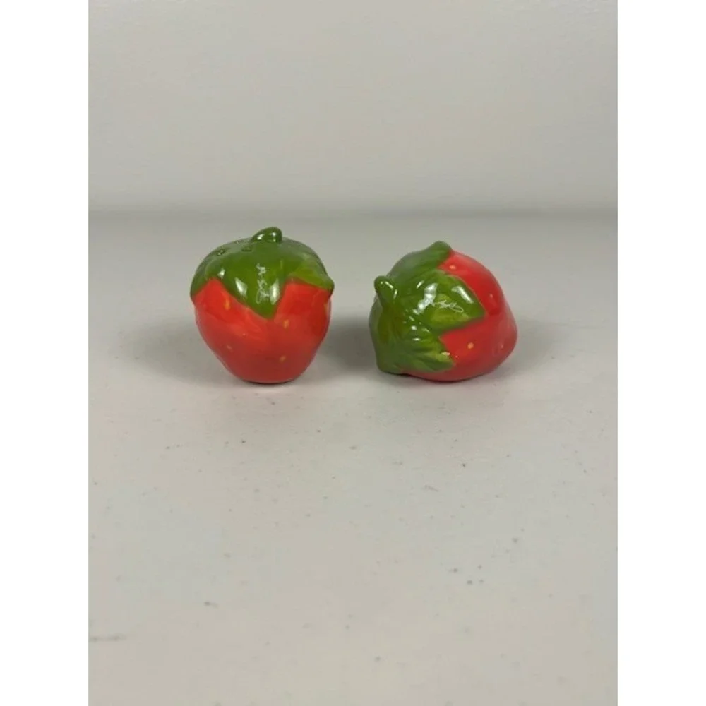 Strawberry‎ Dolly Parton Ceramic Salt and Pepper Shaker Set of 2 Cottagecore